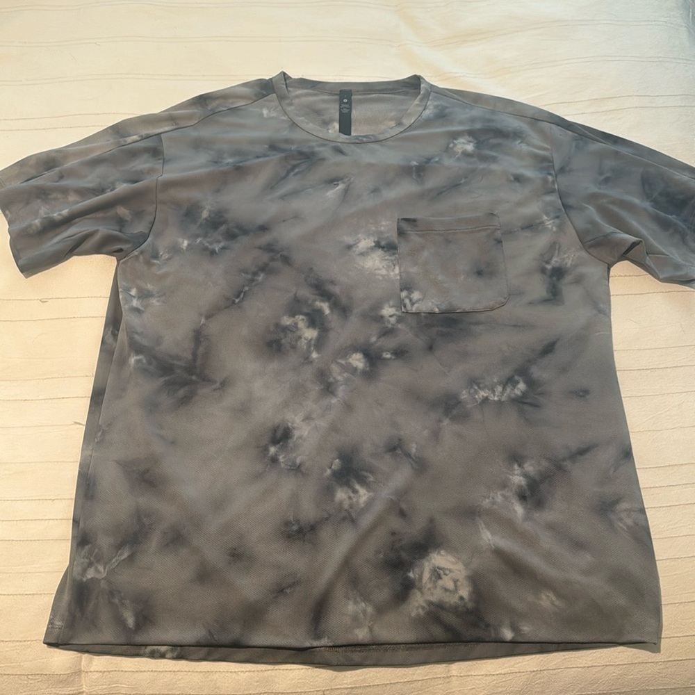 Men’s Lululemon Workout Shirt w/ Pocket